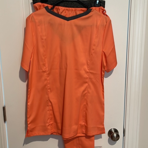 NEVERWORN Matrix Woman’s Jogger Set - Picture 7 of 10